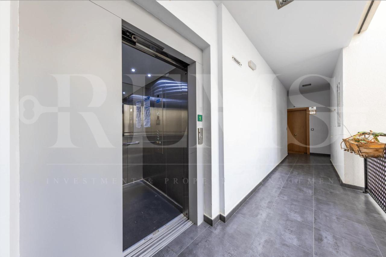 Relaxing Apartment With Parking In The Center By Rems Málaga Buitenkant foto