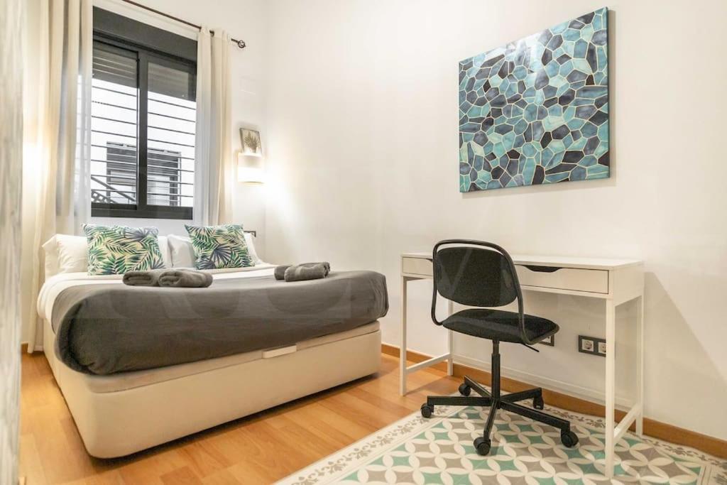Relaxing Apartment With Parking In The Center By Rems Málaga Buitenkant foto