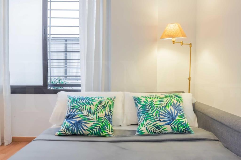 Relaxing Apartment With Parking In The Center By Rems Málaga Buitenkant foto