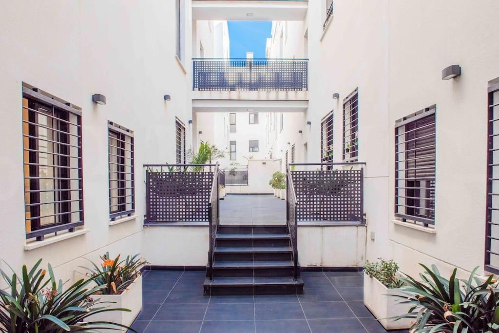Relaxing Apartment With Parking In The Center By Rems Málaga Buitenkant foto