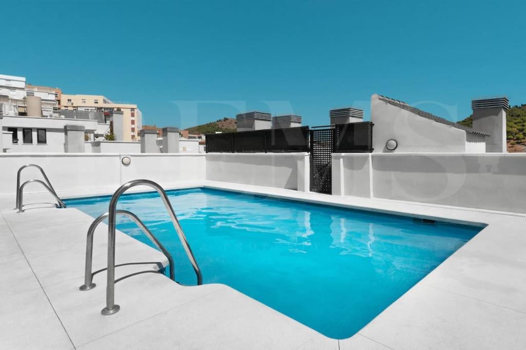 Relaxing Apartment With Parking In The Center By Rems Málaga Buitenkant foto