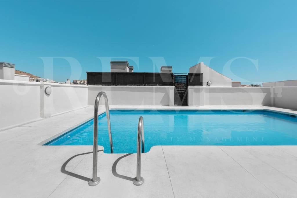 Relaxing Apartment With Parking In The Center By Rems Málaga Buitenkant foto