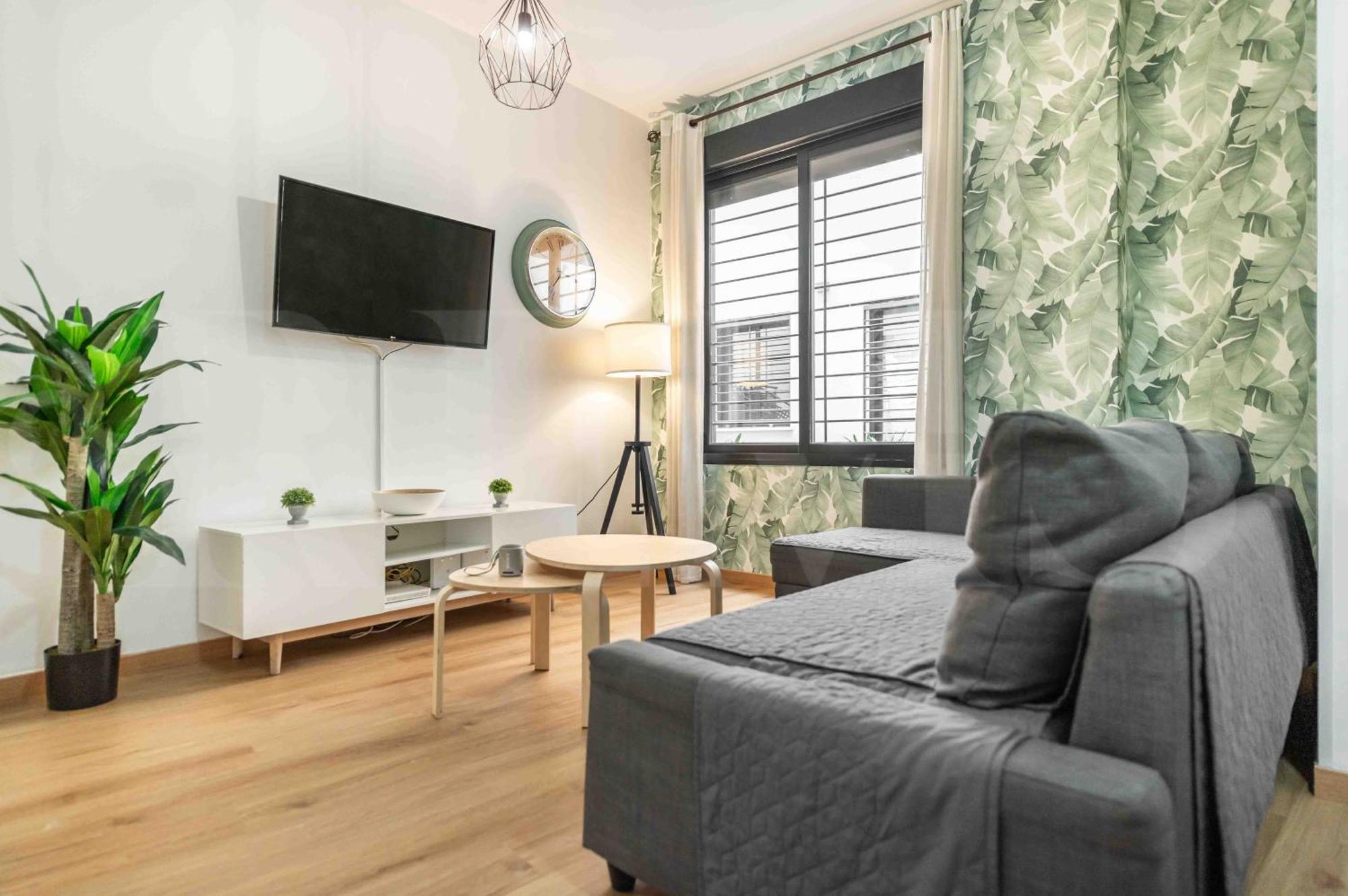 Relaxing Apartment With Parking In The Center By Rems Málaga Buitenkant foto